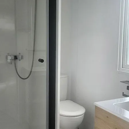 Mobil-home Avec Terrasse A Pour 3 Pers. - Api-1-52-605 *