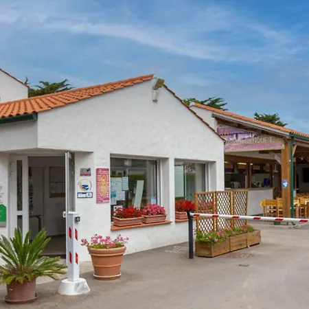 Camping Mobil-home Avec Terrasse à Pour 3 Pers. - Api-1-52-605 *