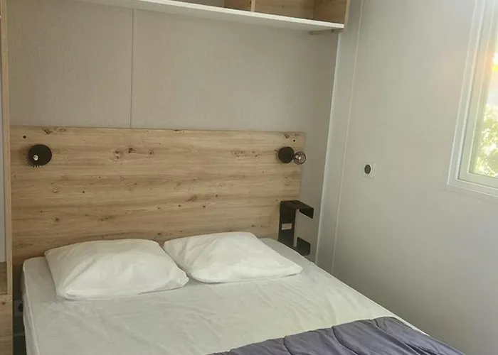 Mobil-home Avec Terrasse A Pour 3 Pers. - Api-1-52-605 * 山地圣母村